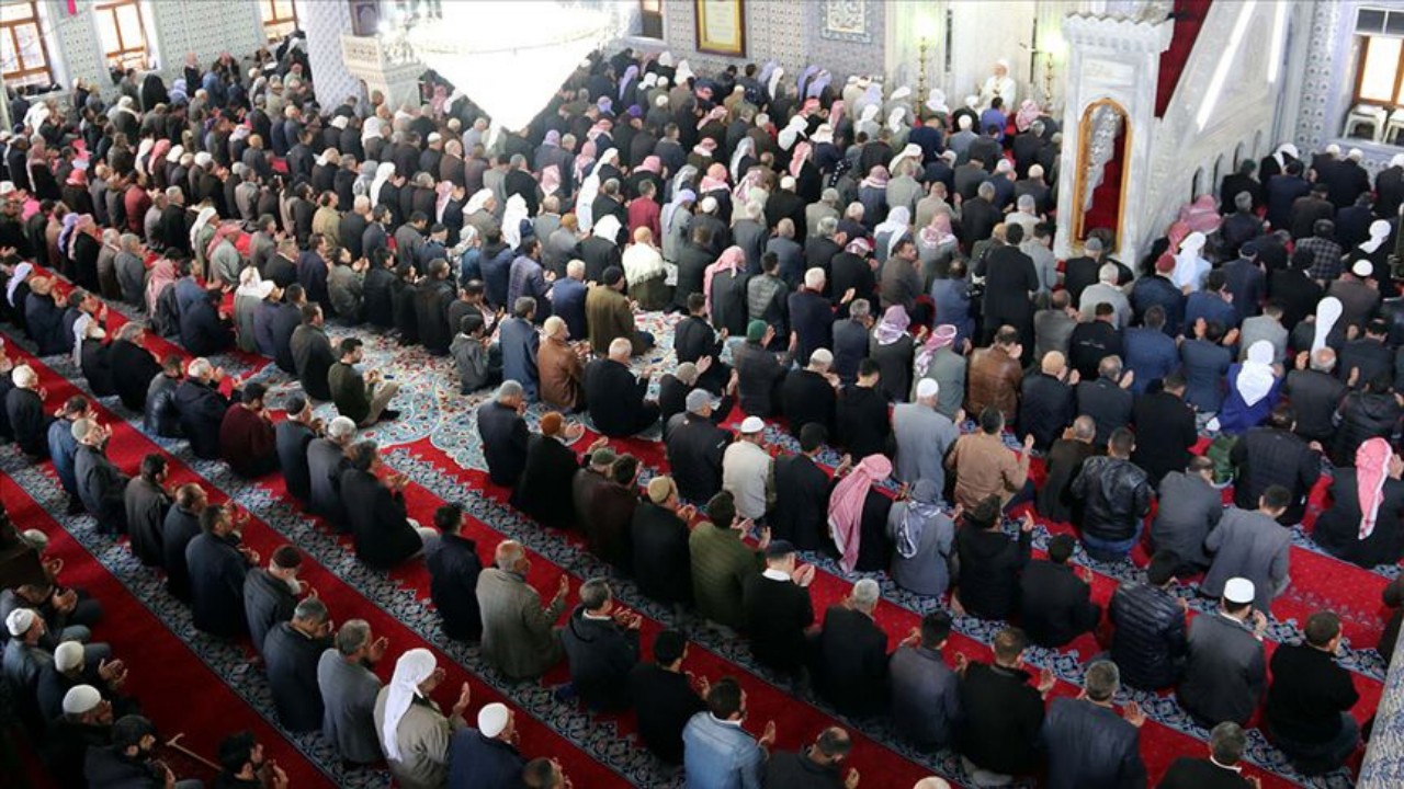 Bugün cuma namazı saat kaçta kılınacak? İl il 18 Nisan 2025 Cuma namazı vakitleri - Sayfa 1