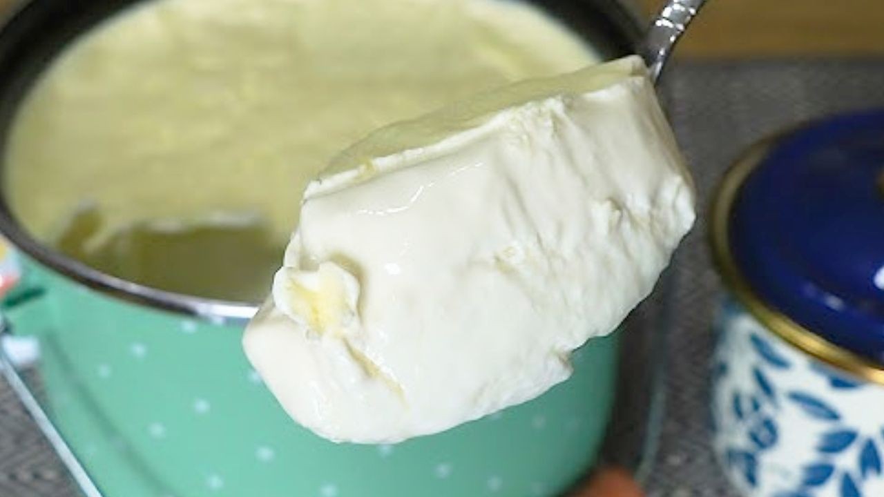Yoğurdu taş gibi mayalama yöntemi ; Eskiler iyi bilir* Ne yoğurt, ne peynir suyu ne de ayran. - Sayfa 1