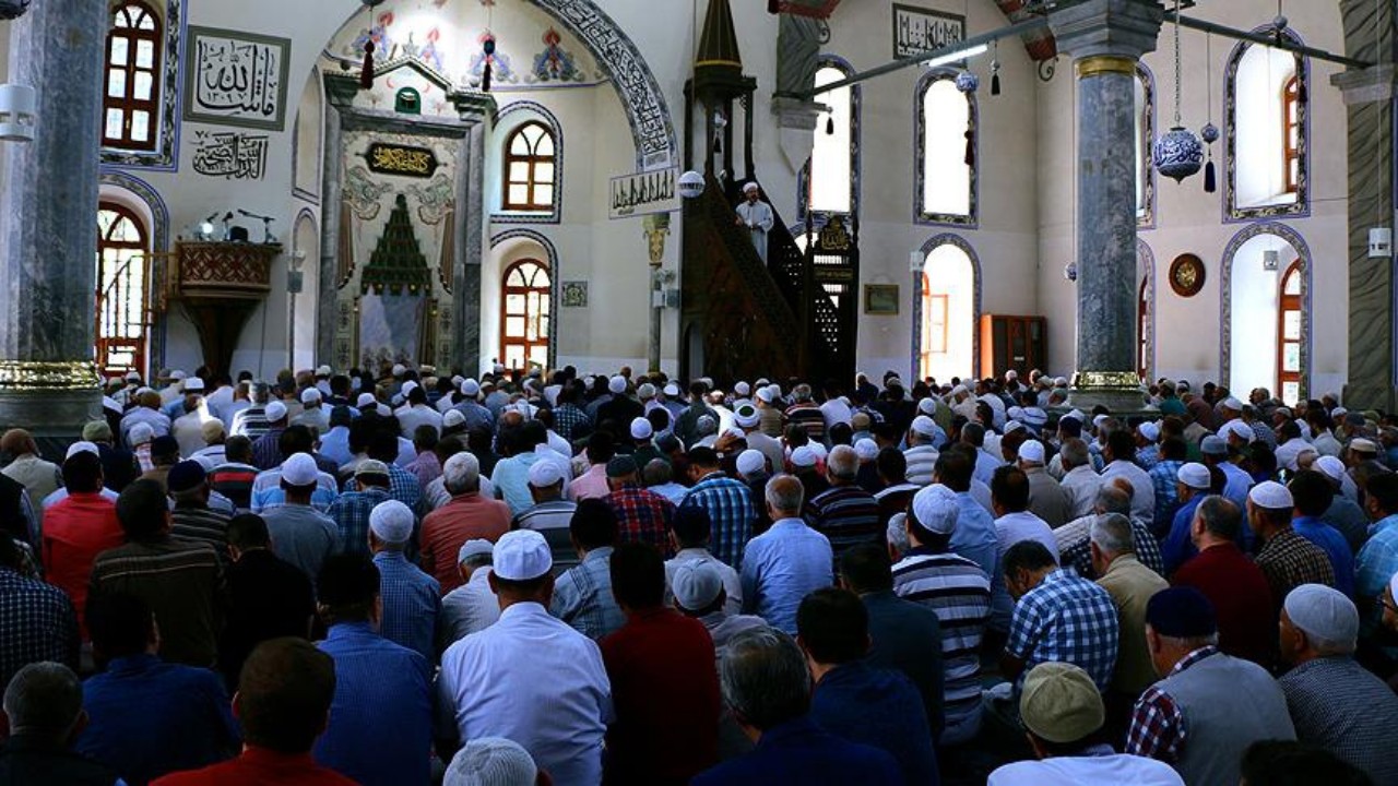 25 Nisan 2025 Cuma hutbesi konusu yayımlandı ‘‘Alın Teri Mukaddestir” - Sayfa 4