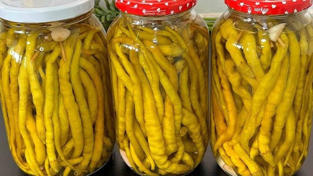 Hem çok çabuk oluyor hem erimiyor : Esnaf usulü acı biber turşusu yapmanın sırrı - Sayfa 1