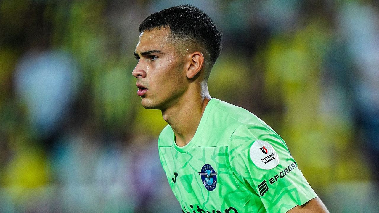 Premier Lig devi Demirspor'un genç kalecisine hayran kaldı! Yakından izledi, öve öve bitiremediler - Sayfa 7