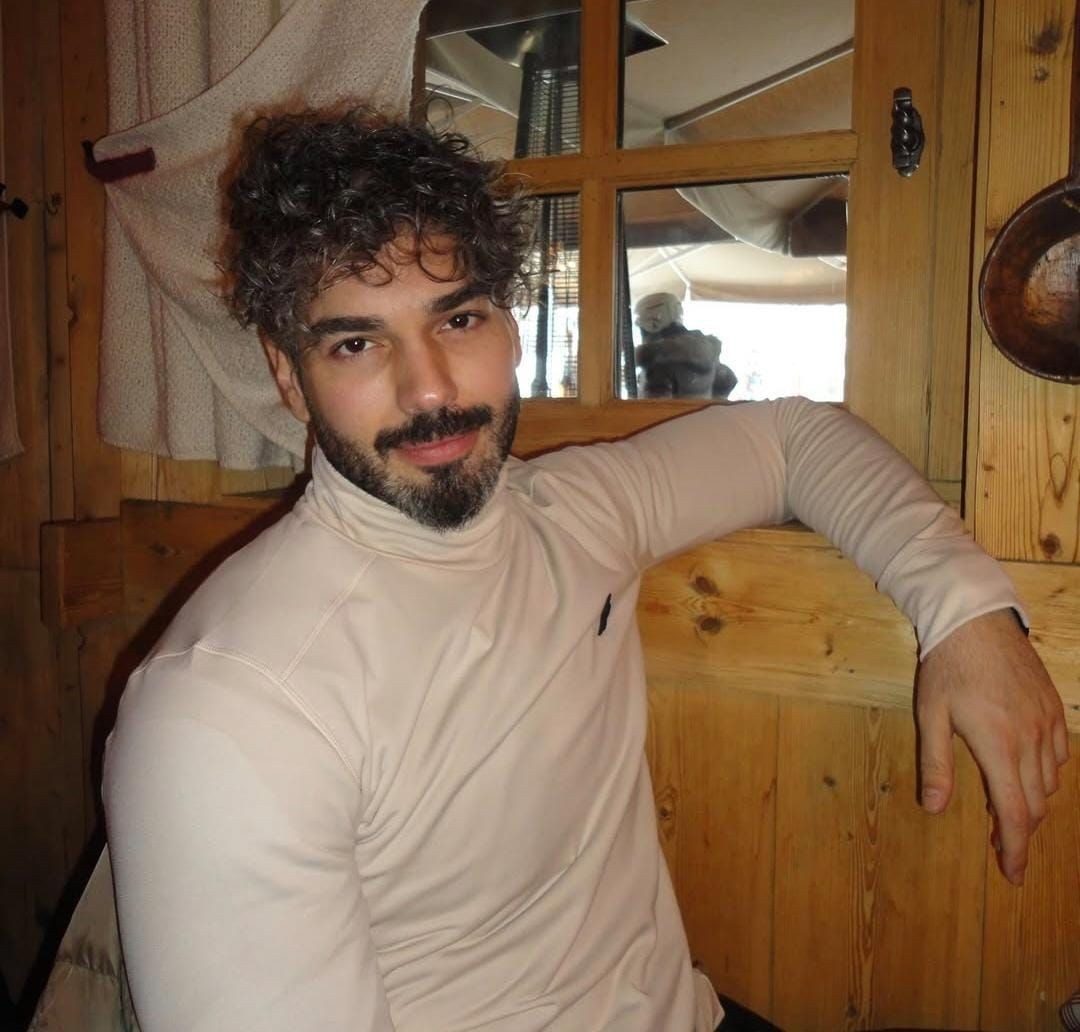 Zeytin Ağacı dizisinin kadrosuna Şükrü Özyıldız dahil oldu! Şükrü Özyıldız kimdir? - Sayfa 1