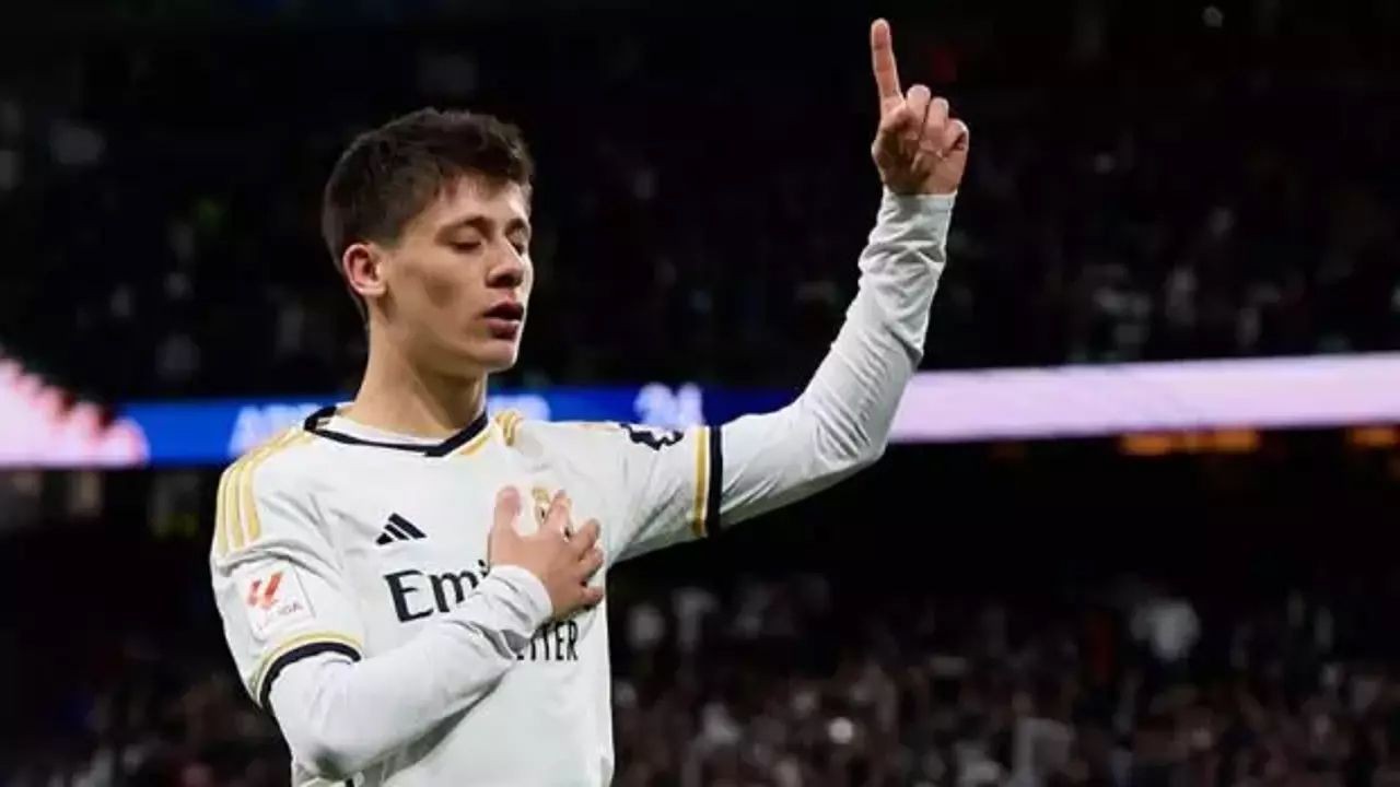 Arda Güler fiziğiyle hayran bıraktı! Milli futbolcu Bodrum’dan boy boy poz verdi; binlerce beğeni... - Sayfa 3