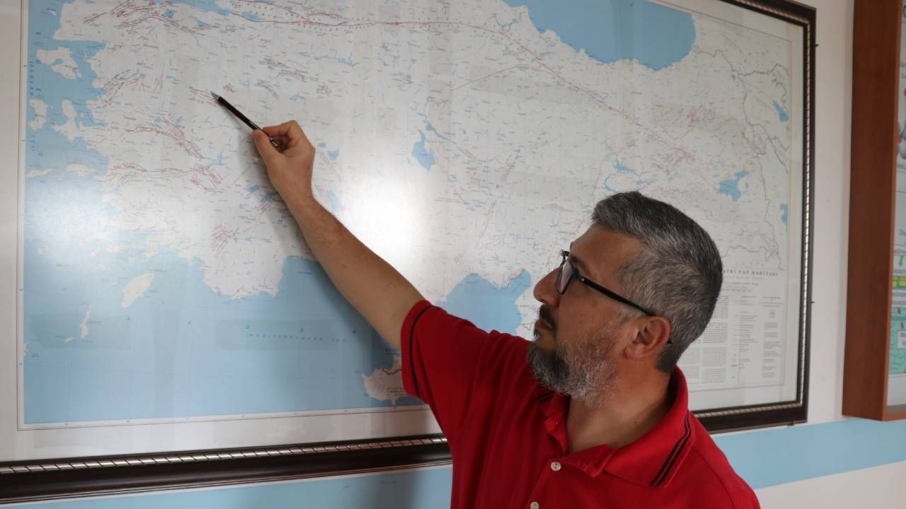 Simav'da son 1,5 ayda 1250 deprem oldu: Deprem fırtınası devam edecek mi? Uzmanı yanıtladı - Sayfa 1