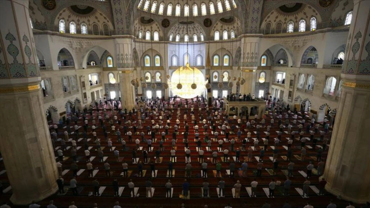 Bugün Cuma namazı saat kaçta kılınacak? İl il 4 Temmuz 2025 Cuma namazı vakitleri - Sayfa 1