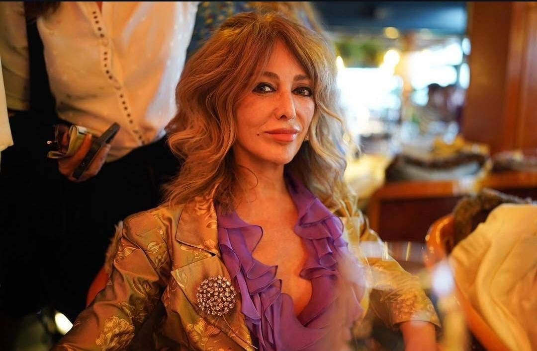 Çok Uzak, Çok Yakın dizisinin kadrosuna Zerrin Tekindor dahil oldu! Zerrin Tekindor kimdir? - Sayfa 2