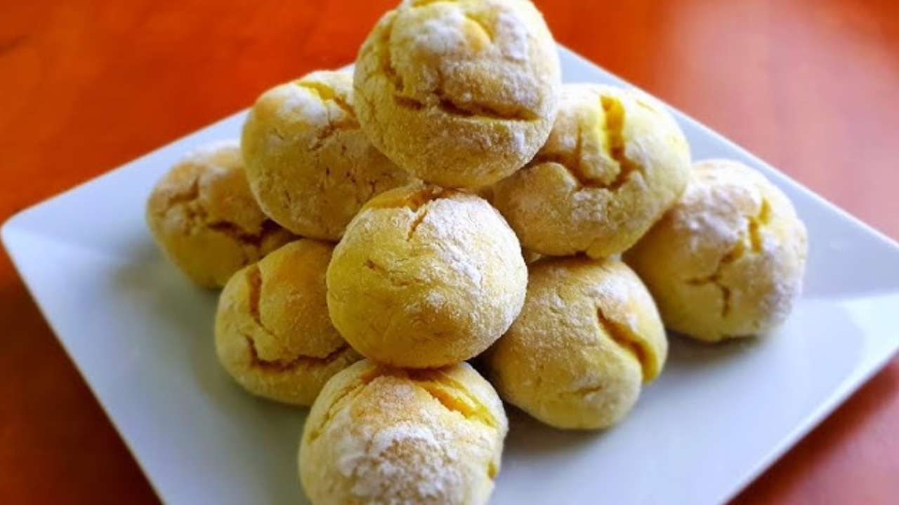 Ağızda dağılan kıyır kıyır limonlu kurabiyenin sırrı ; Sirke yerine 2 yemek kaşığı eklemek yetiyor - Sayfa 1