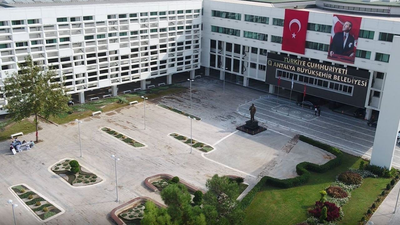 Antalya Büyükşehir Belediyesi'ne yönelik soruşturma: Gözaltına alınan 4 şüpheli adliyede