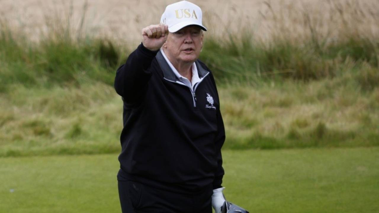 İskoçya'da yeni golf tesisi açan Trump: Savaşları durdurmak, golf oynamaktan daha önemli
