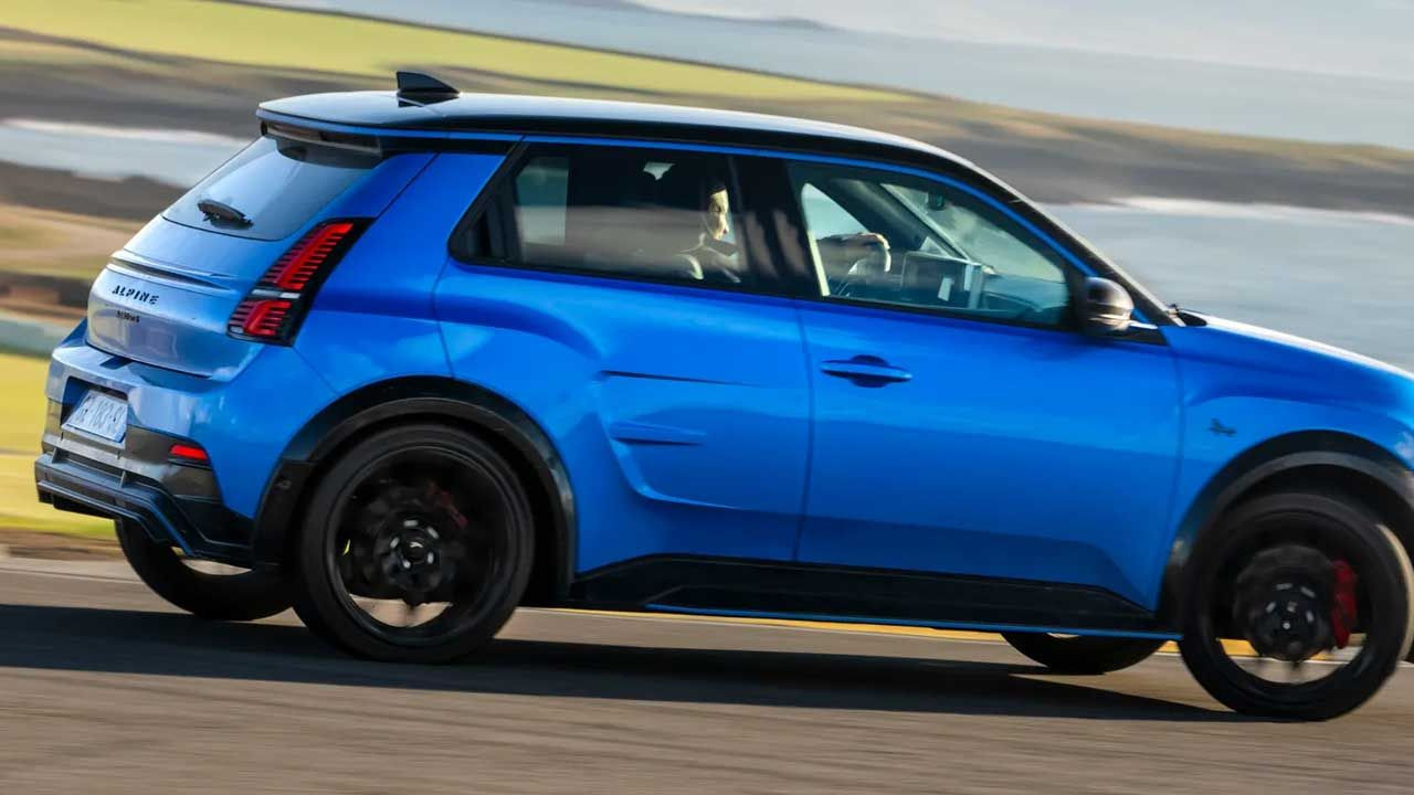 Renault’un alt markası yeni modelini Türkiye'de satışa çıkardı! 15 dakikada %80 şarj, 380 km menzil. - Sayfa 2