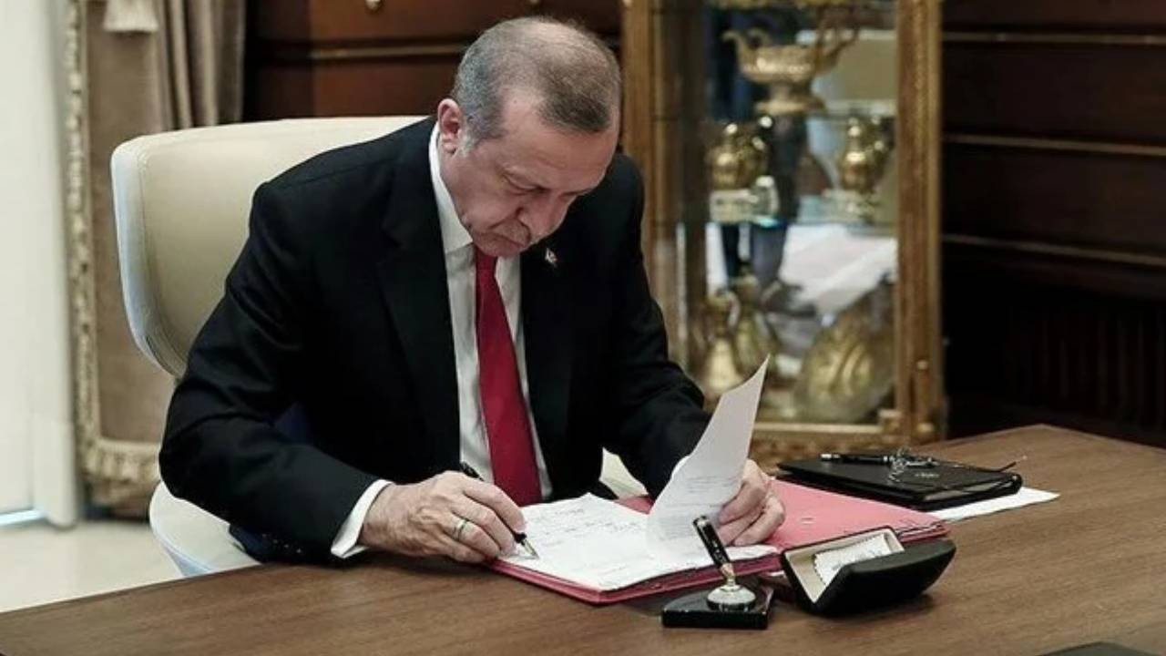 Cumhurbaşkanı Erdoğan imzaladı, atama ve görevden alma kararları Resmi Gazete'de yayımlandı