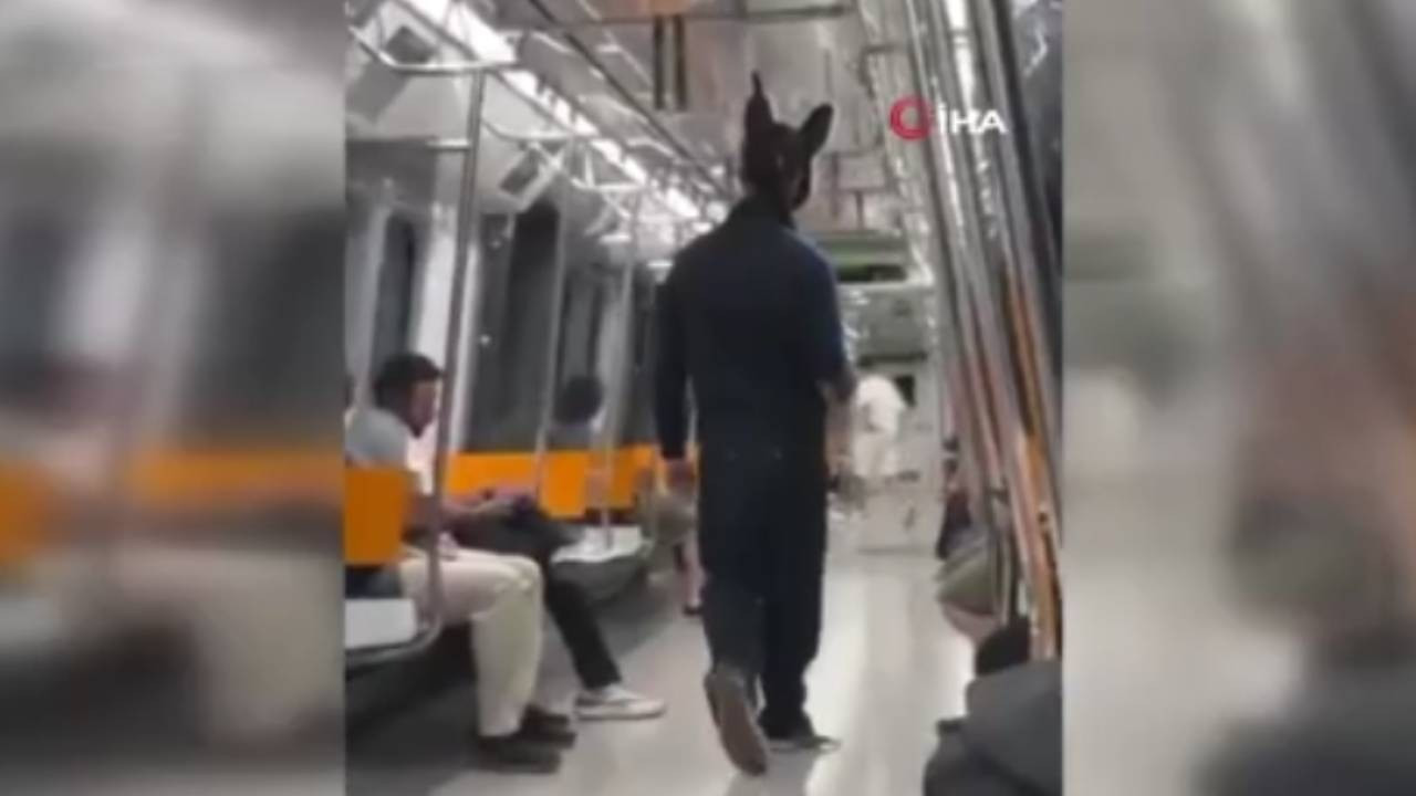Metroda tavşan kostümü ve oyuncak tüfekle gezdi: Sosyal medyada paylaşıldı, gözaltına alındı (Video)