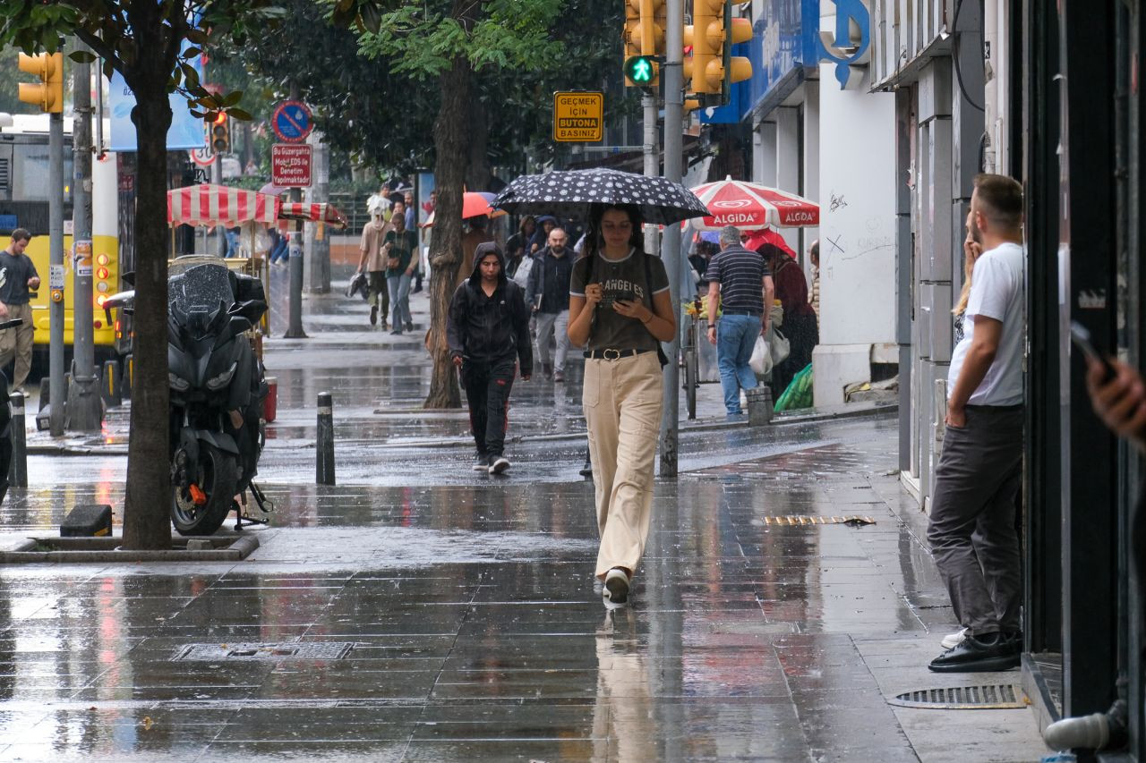 Meteoroloji'den yağış, rüzgar ve toz taşınımı uyarısı! Sıcaklıklar düşecek mi? İşte tahminler... - Sayfa 2