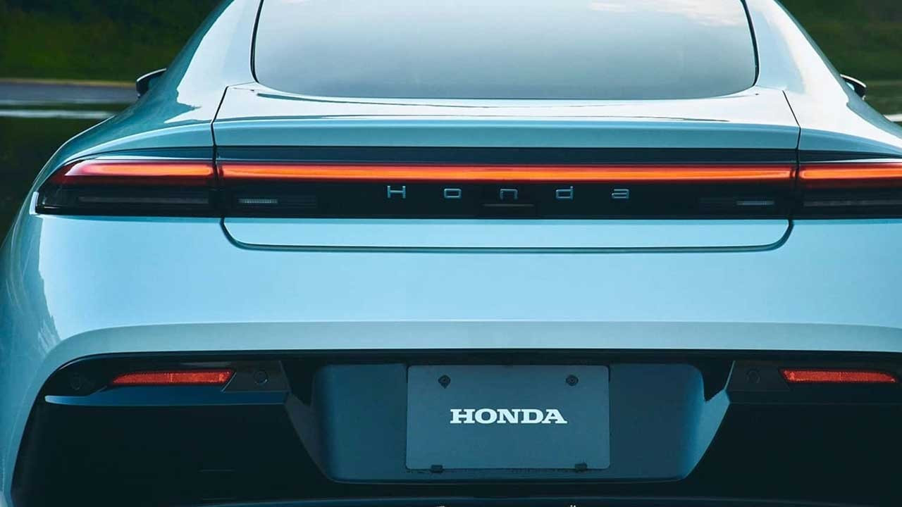 Honda’nın efsane modeli 24 yıl sonra geri dönüyor! Spor tasarım ve hibrit motor ile yeniden doğuyor.