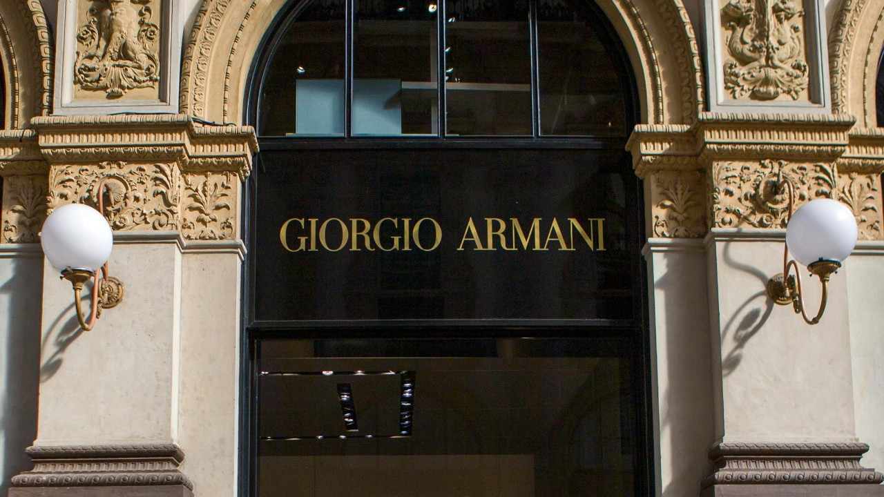 Lüks giyim devi Giorgio Armani’ye taşeron işçi cezası