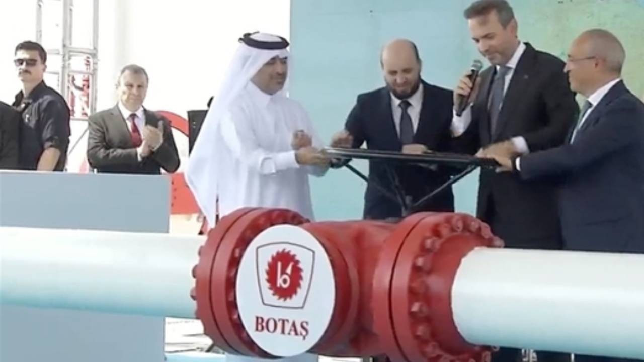 Türkiye'den Suriye'ye ilk doğalgaz akışı başladı! Bakan Bayraktar: 5 milyon hanenin ihtiyacı karşılanacak
