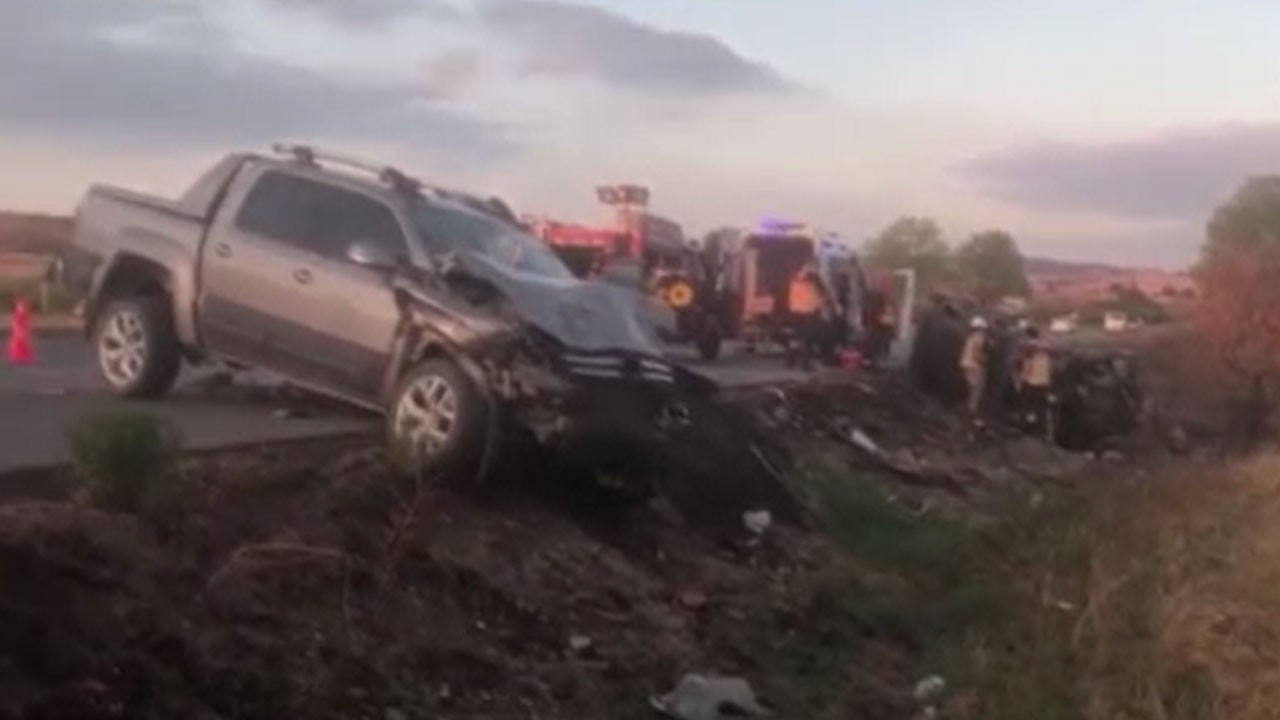 Eski belediye başkanı kazada hayatını kaybetti, eşi ve 1 kişi yaralı