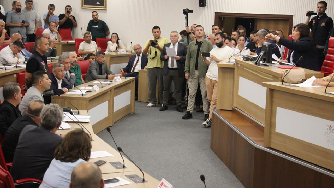 Aydın Büyükşehir Belediye Meclisi'nde gerginlik! 2. kez ertelendi