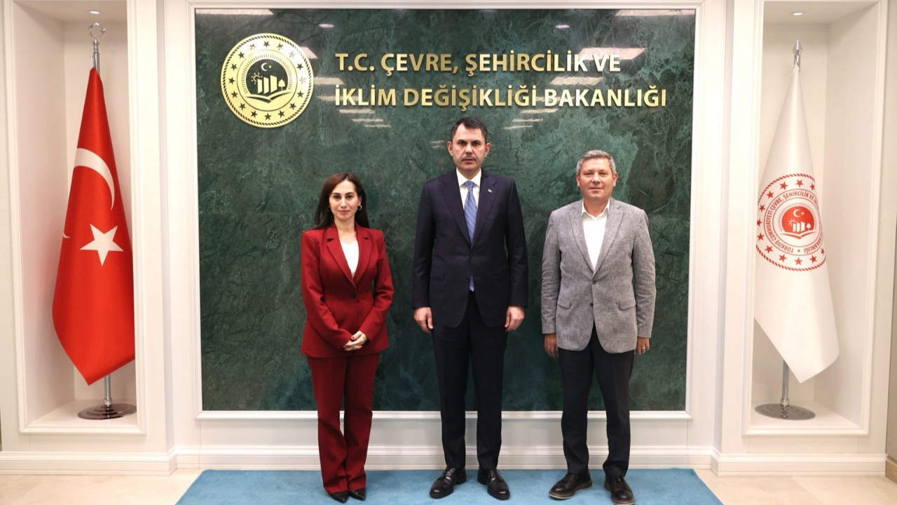 Bakan Kurum, AK Parti'ye katılan Özlem Vural Gürzel ile görüştü