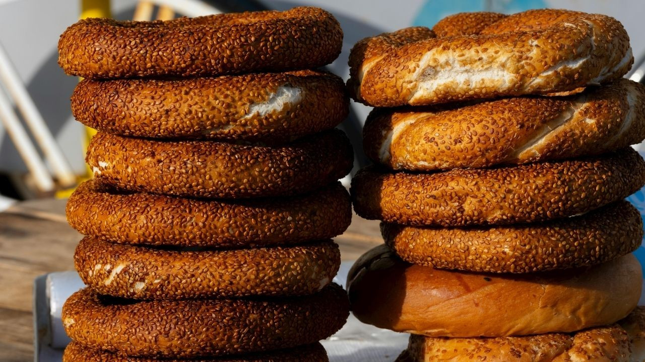 Bakanlık ‘zam yok’ dedi ama satıcılar dinlemedi! Simit sokakta 20 TL’ye çıktı