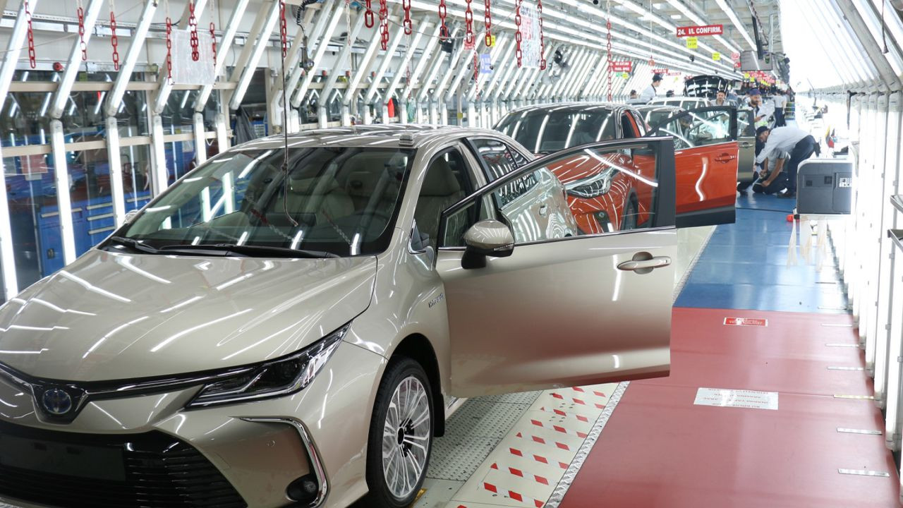 Otomobillere dev zam yolda! Toyota Türkiye CEO'su "Artık çok zor" diyerek  açıkladı - Ekonomim