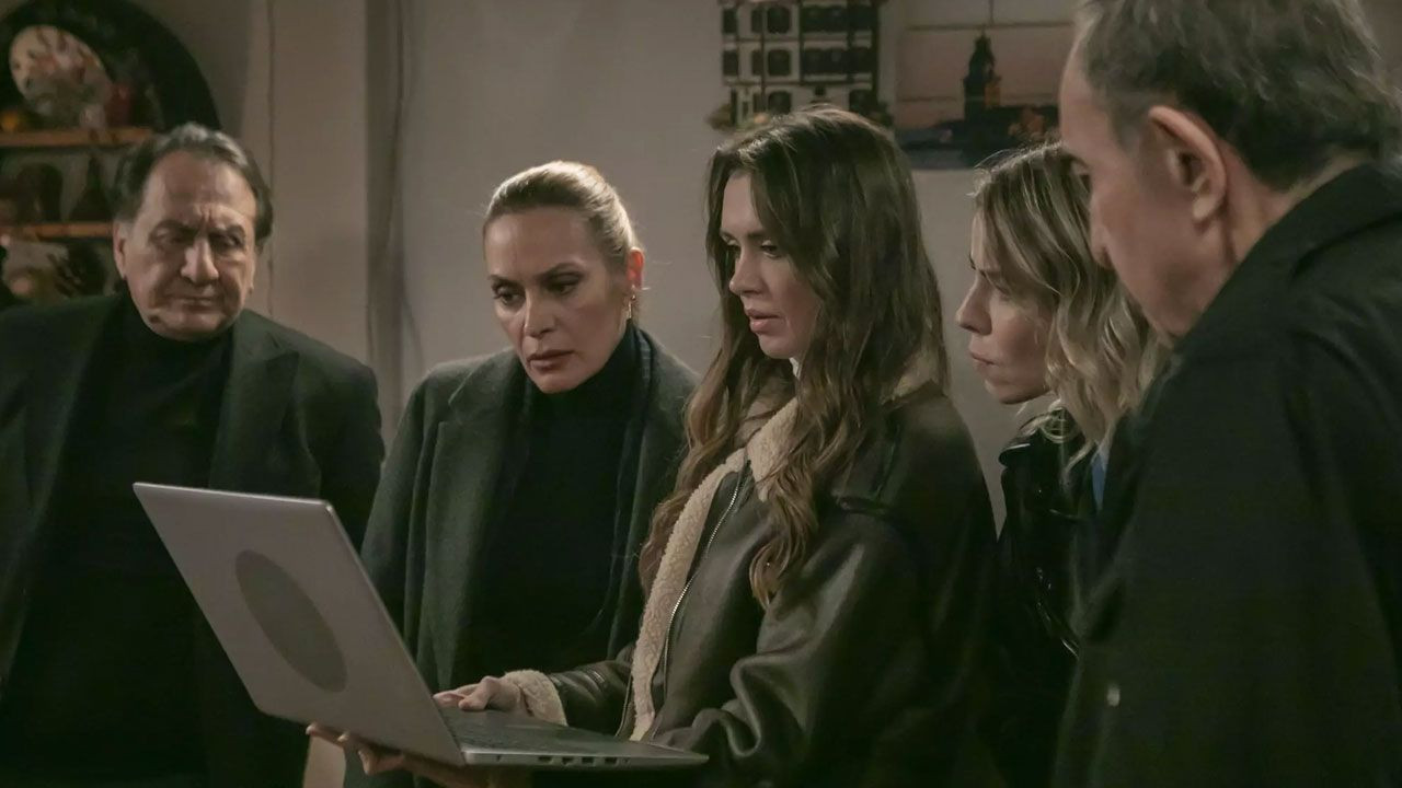 Sehen Sie sich die neueste Folge von Arka Sokaklar, Folge 775, kostenlos an: Ali entführt Pınar! - Seite 3