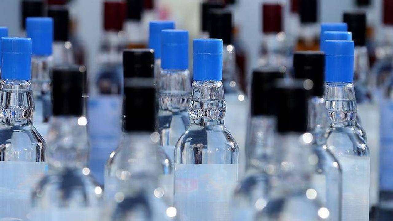 İstanbul'daki sahte içki operasyonlarında 28 bin 168 litre etil ve metil alkol ele geçirildi