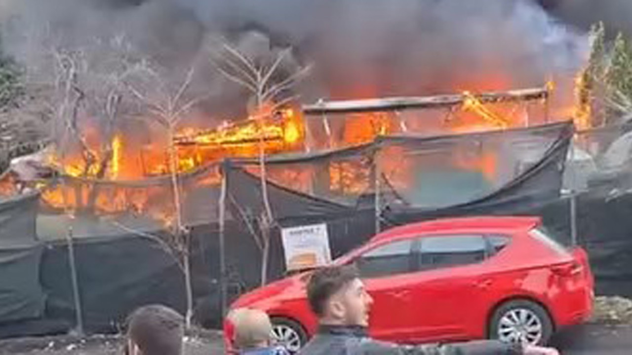 Sarıyer'de oto tamirhanesi alev alev yandı: Dükkan kullanılamaz hale geldi