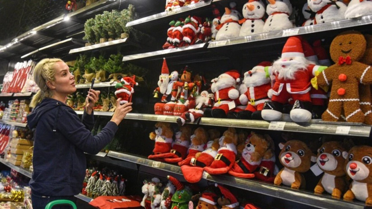 Yılbaşına iki hafta kala alışveriş hızlandı: Yeni yıl süsleri yüzde 40 zamlandı