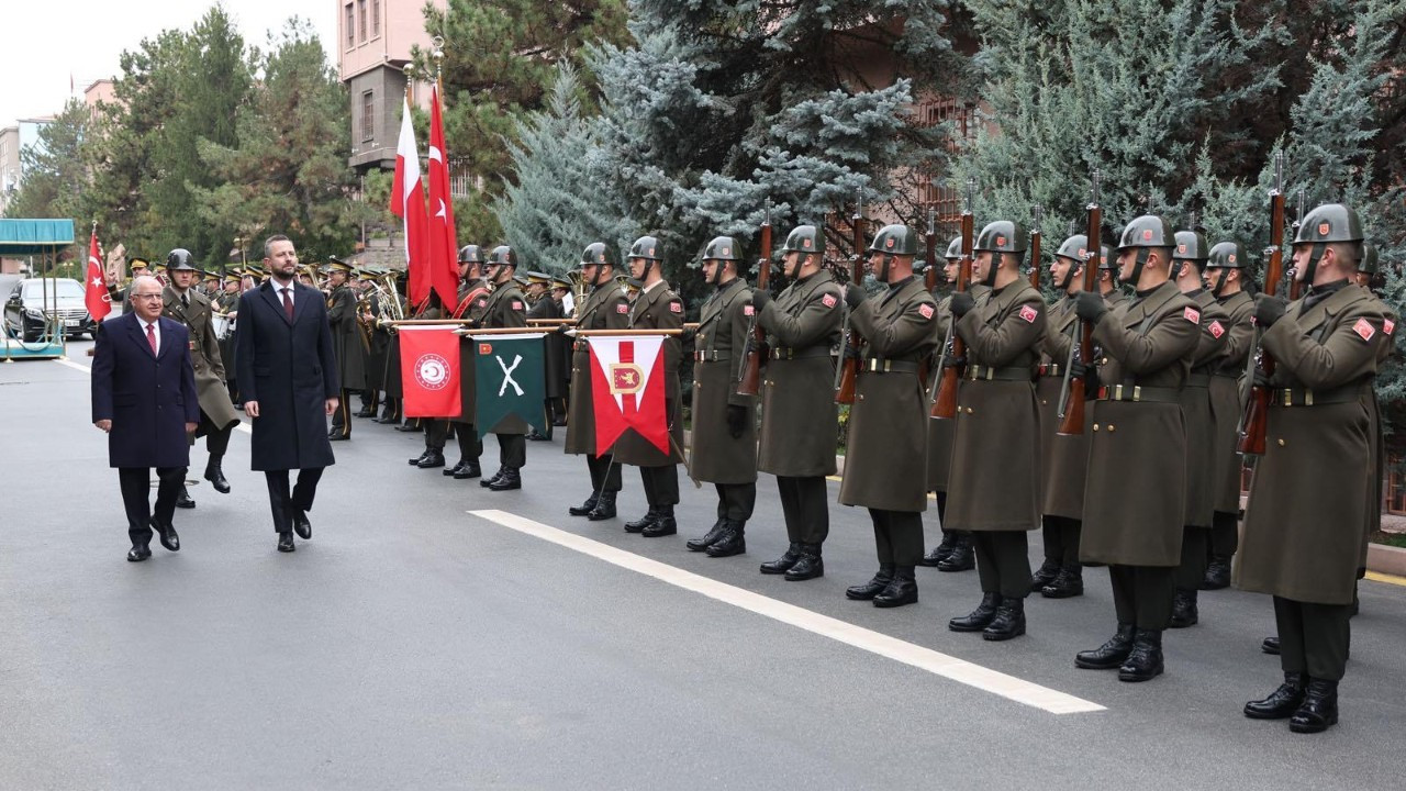 Bakan Güler, Polonyalı mevkidaşı ile bir araya geldi