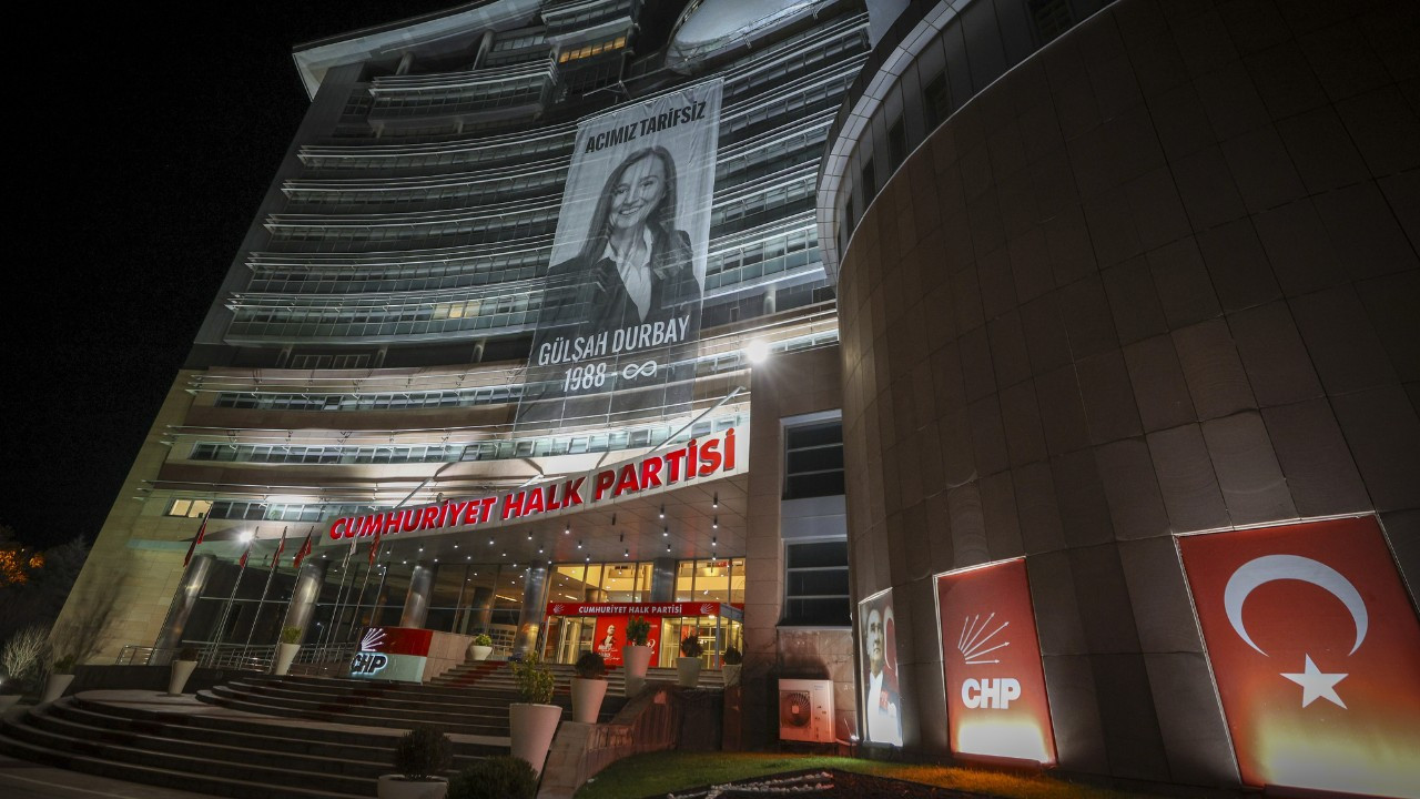 Gülşah Durbay'ın fotoğrafı CHP Genel Merkezine asıldı