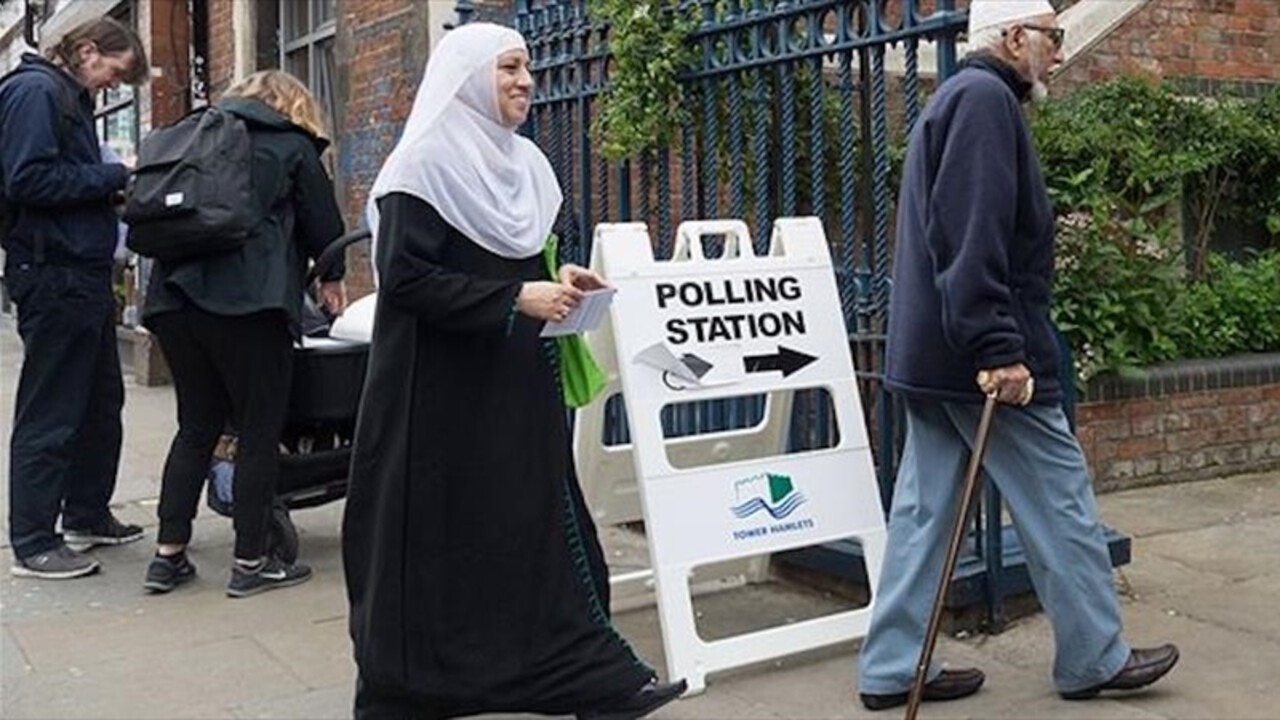 İngiltere'de milyonlarca Müslüman, vatandaşlıktan çıkarılma tehlikesiyle karşı karşıya