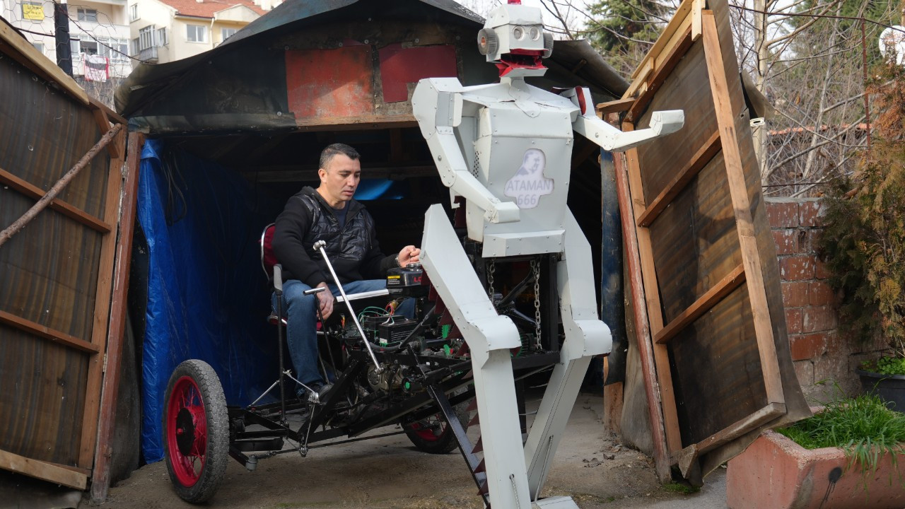 Kastamonulu mucit, 20 bin liraya insan taşıyan robot üretti!
