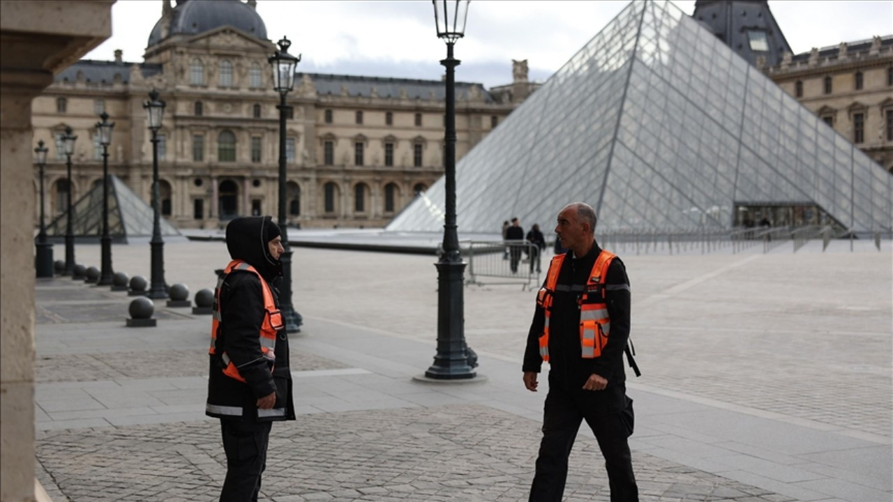 Louvre Müzesi'nde sular durulmuyor: Kapanma tehlikesiyle karşı karşıya