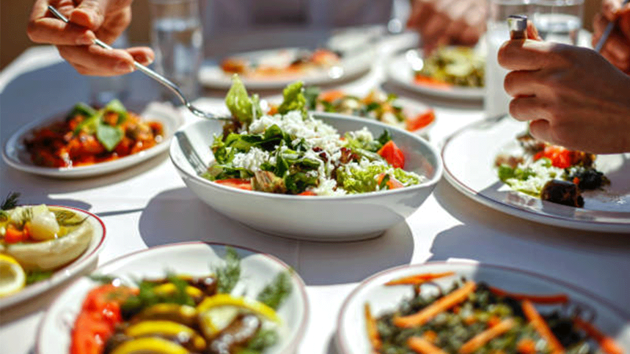 Yeni yılda sağlıklı beslenme trendleri: Renkli sofralar ve kişiye özel diyetler öne çıkacak