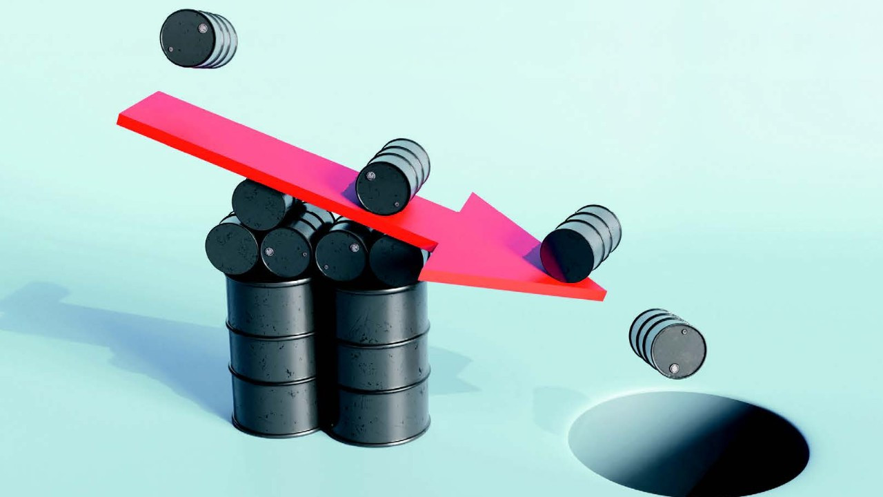 Petrol bolluğu fiyatı boğuyor