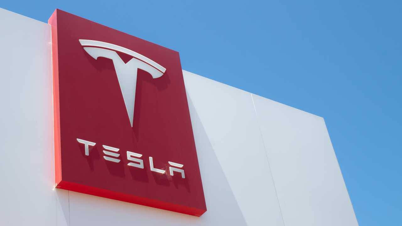 Tesla'nın ikinci çeyrek geliri beklentileri geçti, kârlılıkta hedefler tutmadı