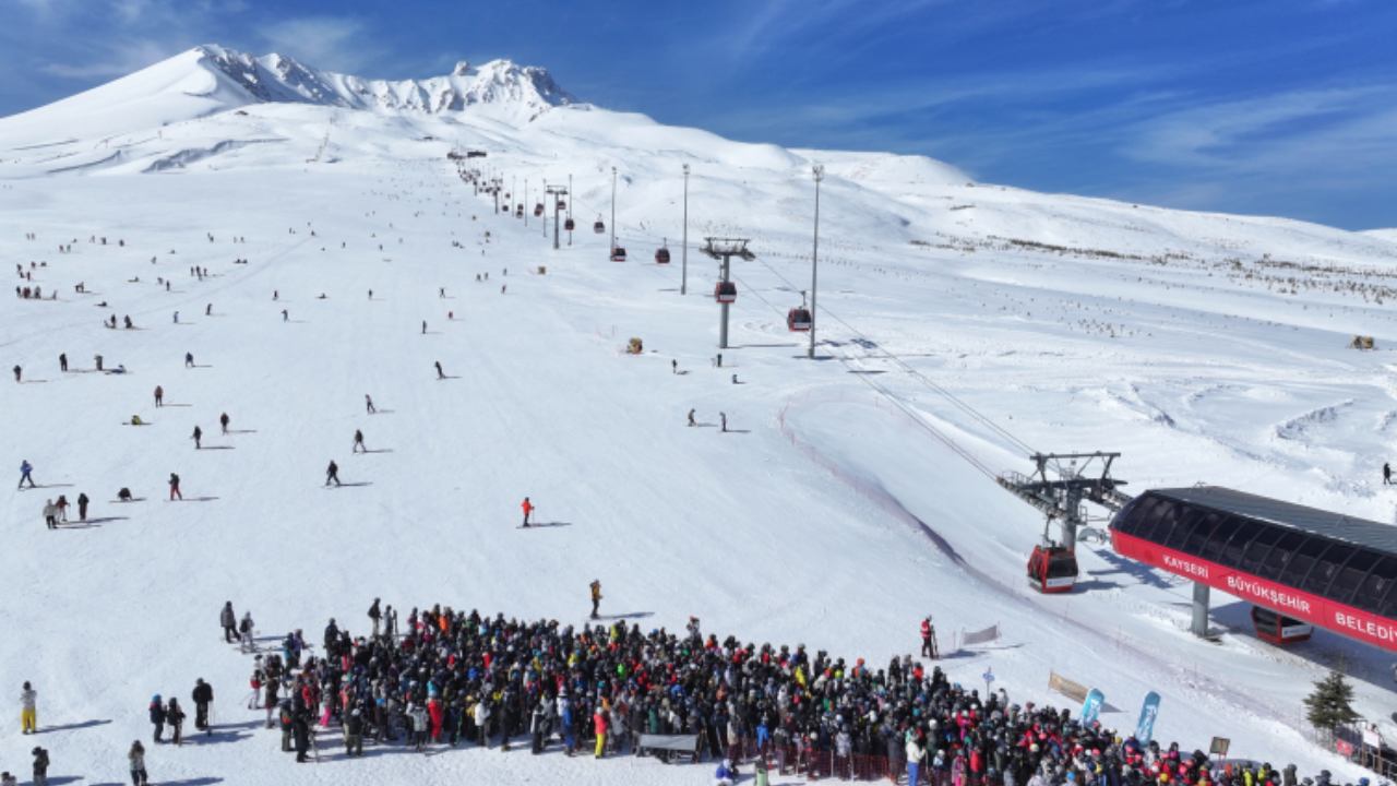 Erciyes Kayak Merkezi ülke ekonomisine 250 milyon dolarlık katkı sağladı