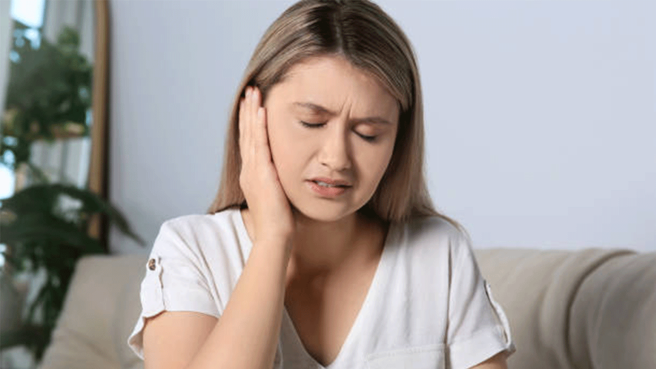 Kulak neden ağrır? Kulak ağrısına ne iyi gelir?