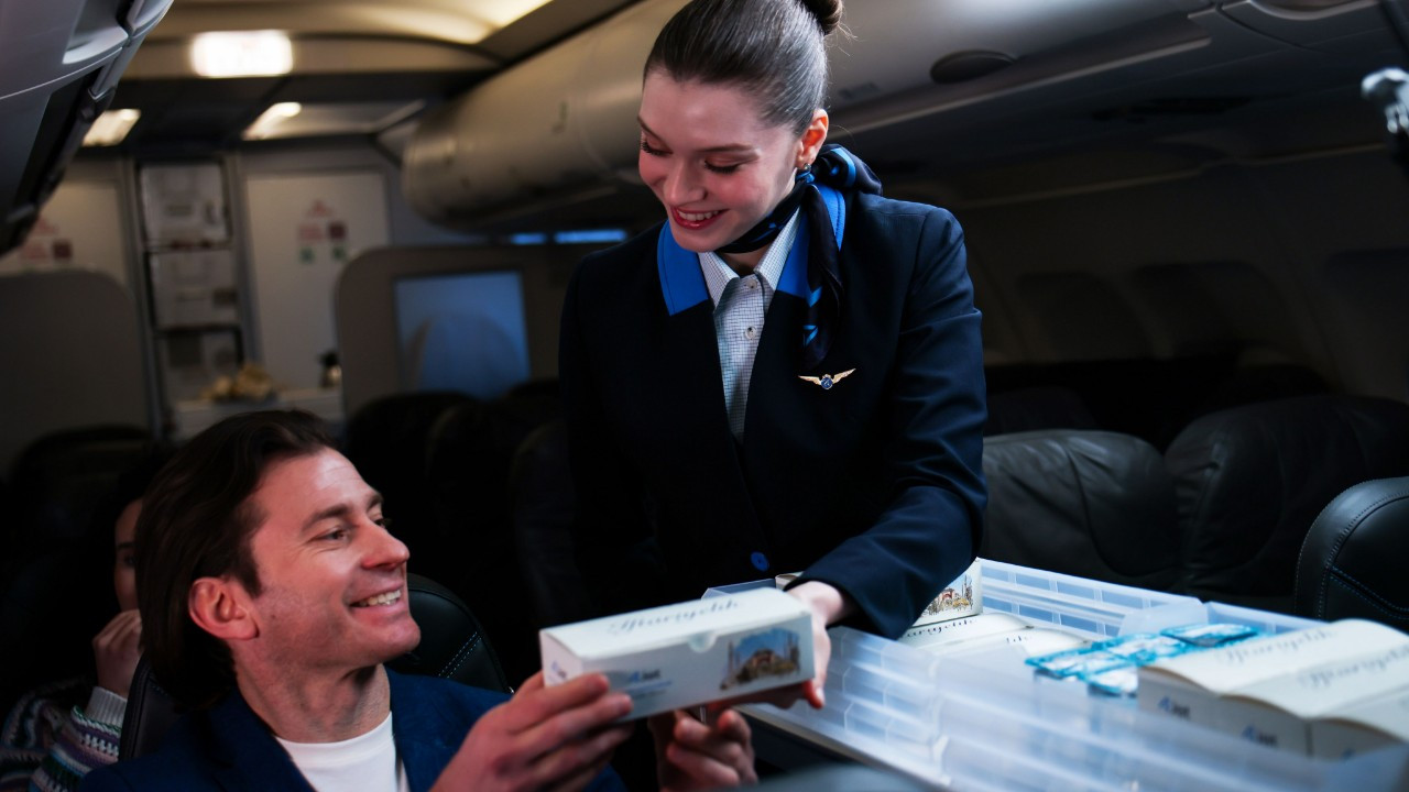 AJet yolcularına iftar ve sahur paketi: Ramazan boyunca ücretsiz  dağıtılacak - Ekonomim