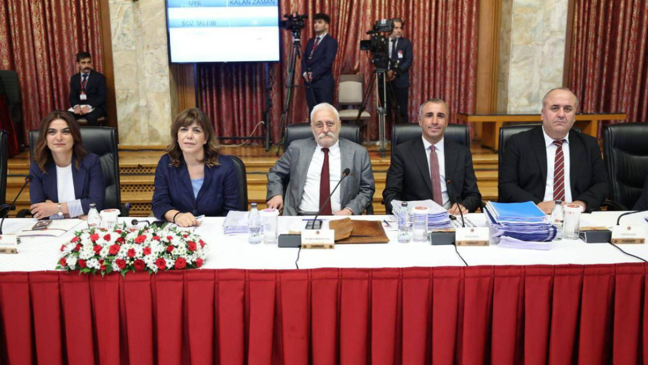 Süreç komisyonu raporuna ilk itiraz DEM Parti'den: "Terör örgütü, terör belası” gibi ifadelerin varlığı doğru değil