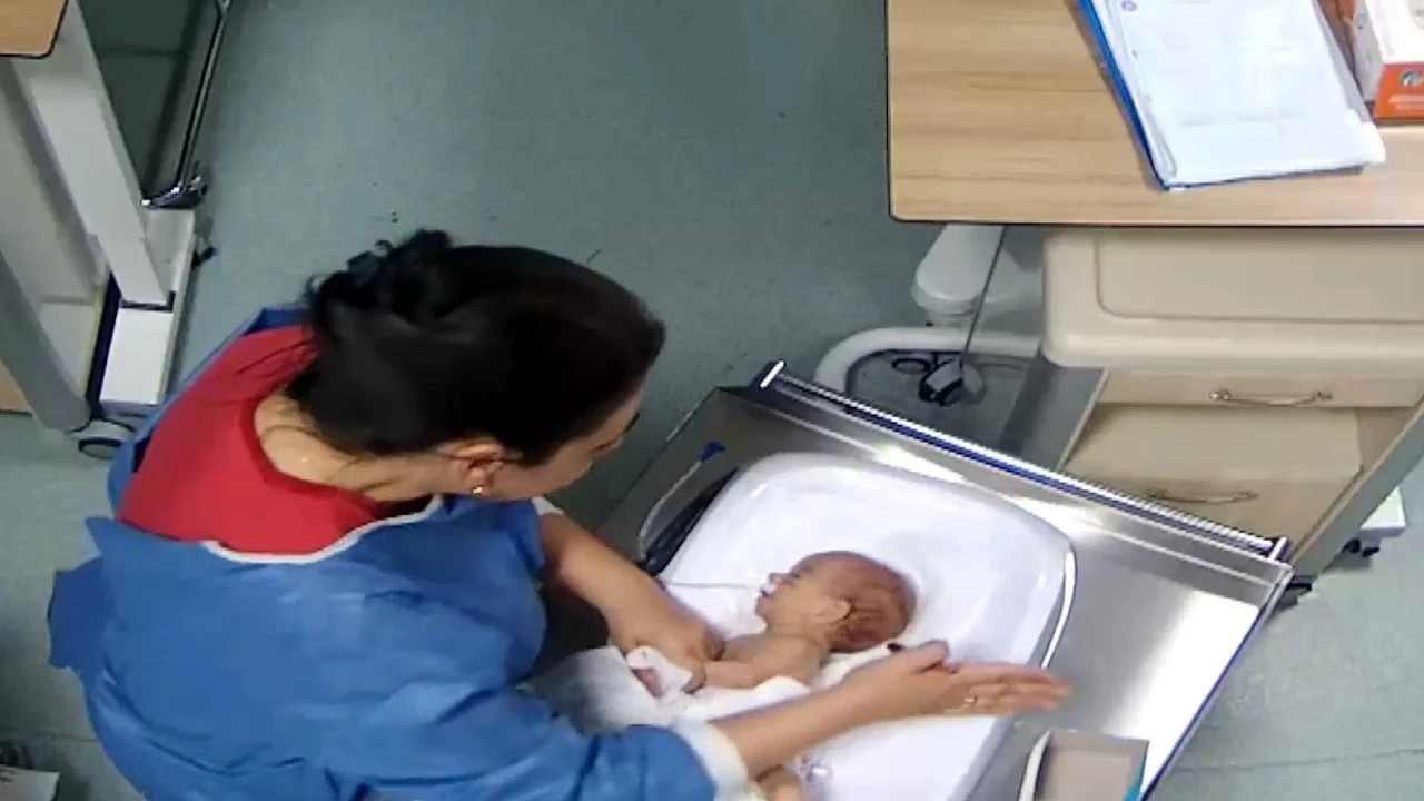 Bebeğe şiddet uygulayan cani hemşire kendini savundu: Benim de çocuğum var