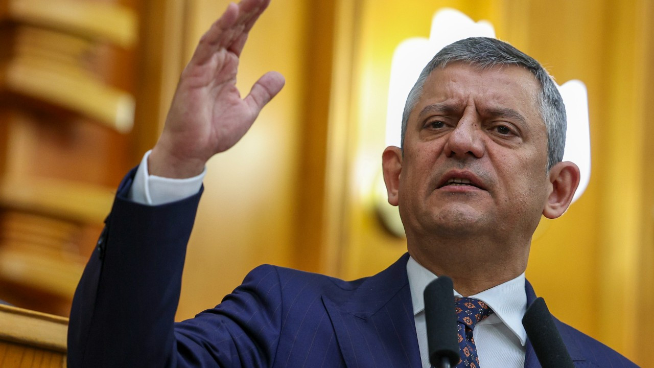 Özgür Özel’den "görüşme izni" tepkisi: Ekrem Başkan’la görüştürmezlerse tepelerine bineriz