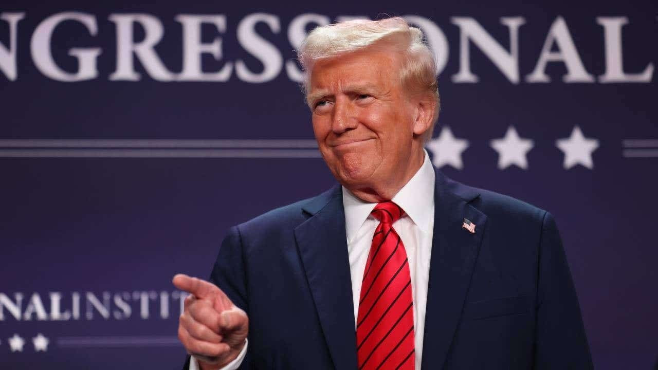 Trump, Yüksek Mahkeme’ye meydan okudu: Yeni vergi artışını duyurdu