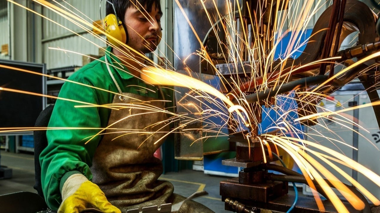 İmalat sanayii istihdamı 325 bin kişi azaldı