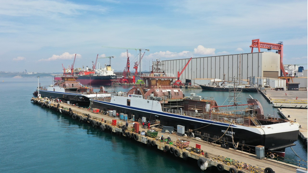 NB102 Fløytind denize indirildi