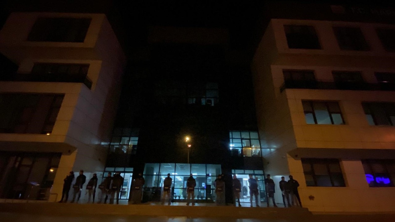 Son dakika! Marmaris Belediyesi'ne gece yarısı polis baskını