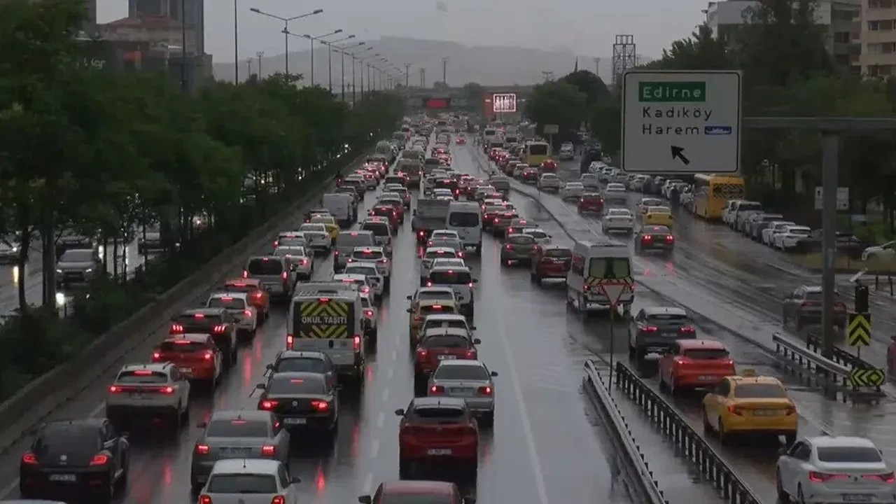 İBB'den İstanbul için kritik uyarı: Zorunlu olmadıkça trafiğe çıkmayın