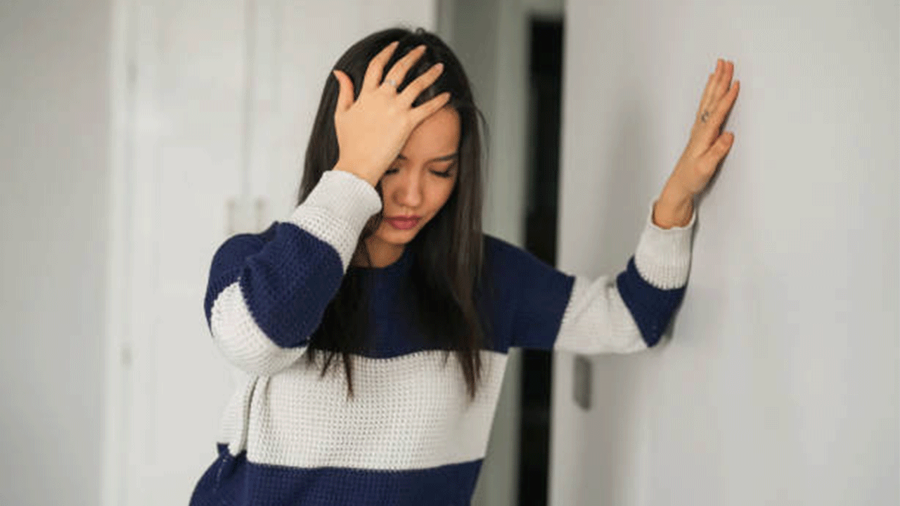 Baş dönmesi neden olur? Geçmeyen baş dönmesi hangi hastalıkların belirtisidir?