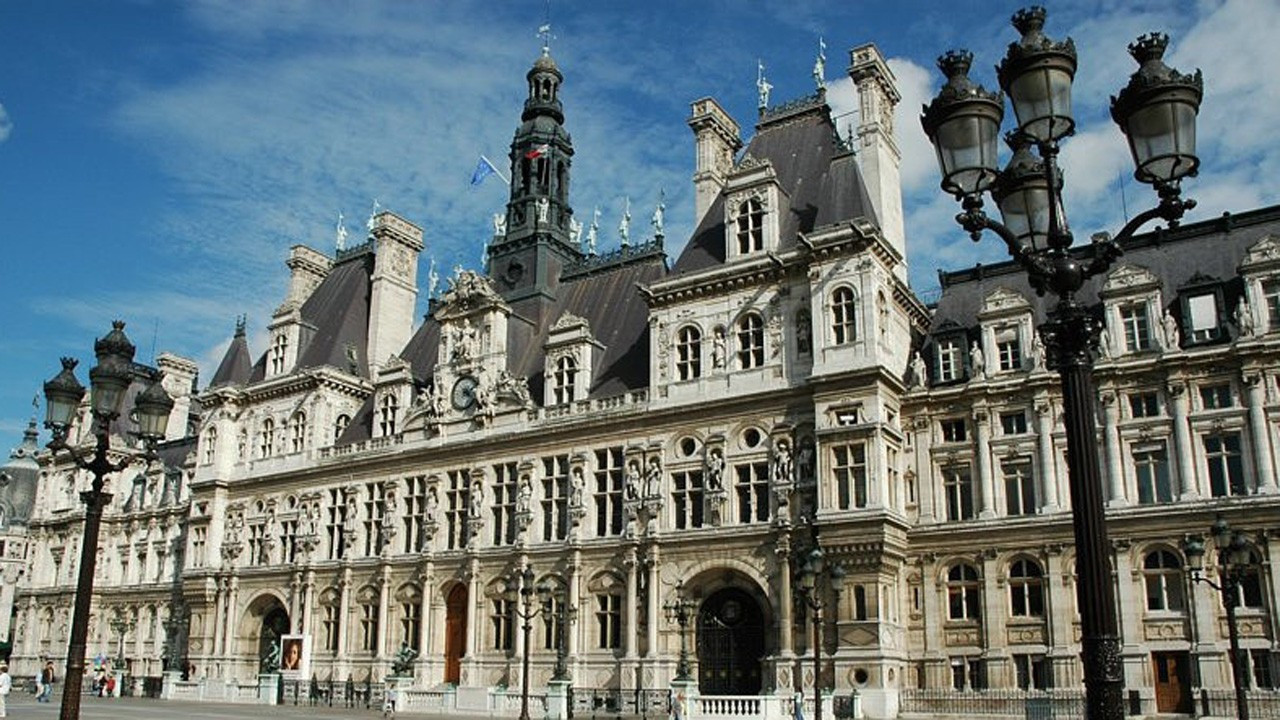 İhalede yolsuzluk şüphesi: Paris Belediye Binası'nda arama yapıldı